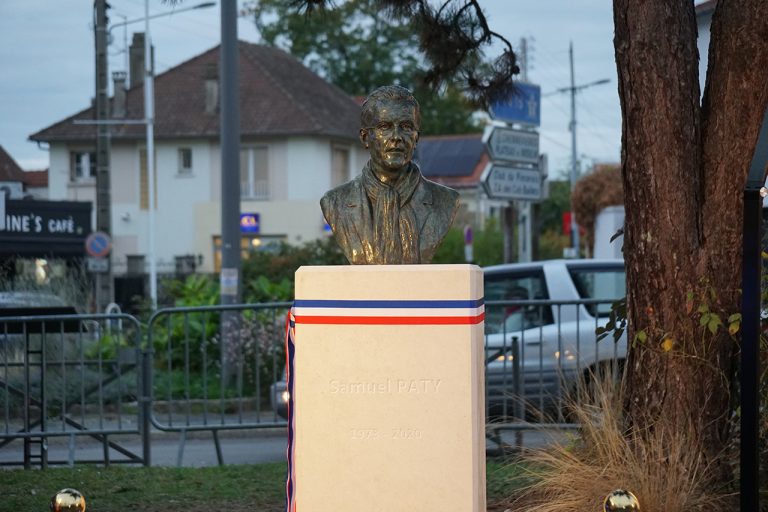 « La disparition ne symbolise pas l’absence » : 5 ans après, le buste de Samuel Paty inauguré