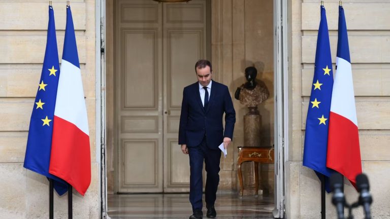 « Tout ça, c’est du théâtre » : une crise politique aux allures de tragi-comédie