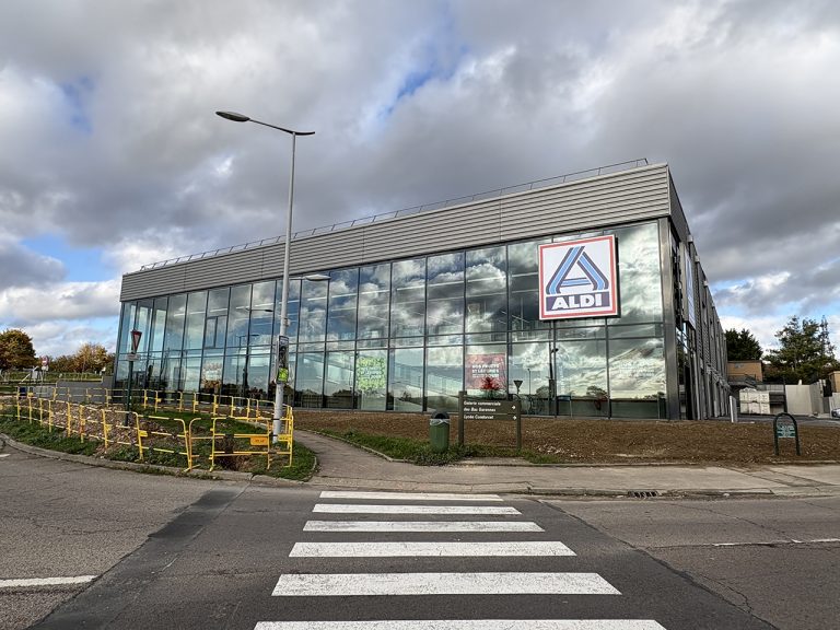 Plus grand, plus moderne : le nouveau magasin Aldi ouvre ses portes
