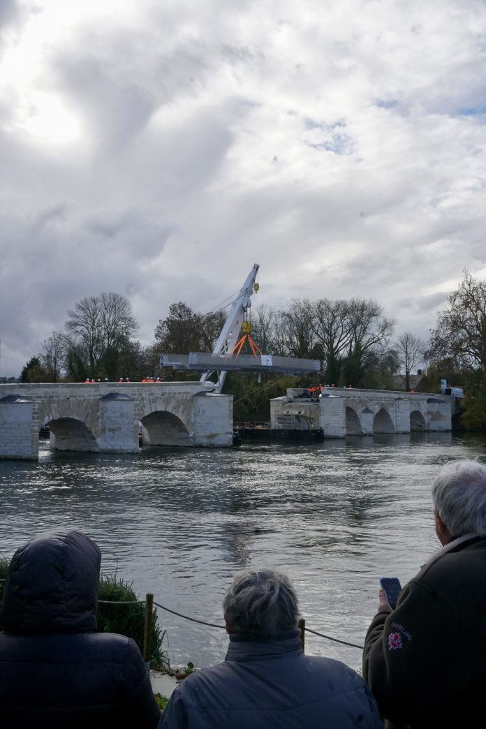 1280-Passerelle-Limay-installation-vue-berges