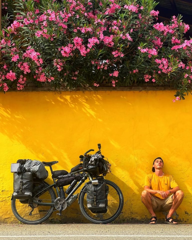 Avec son vélo, il se balade pendant 5 ans autour du monde