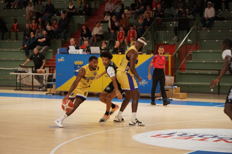 NM1 : À deux doigts de faire tomber le leader, Poissy finit par chuter