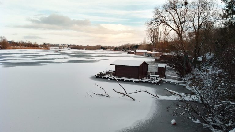 L’association de l’étang de la Galiotte fait appel à des avocats pour sauver les chalets