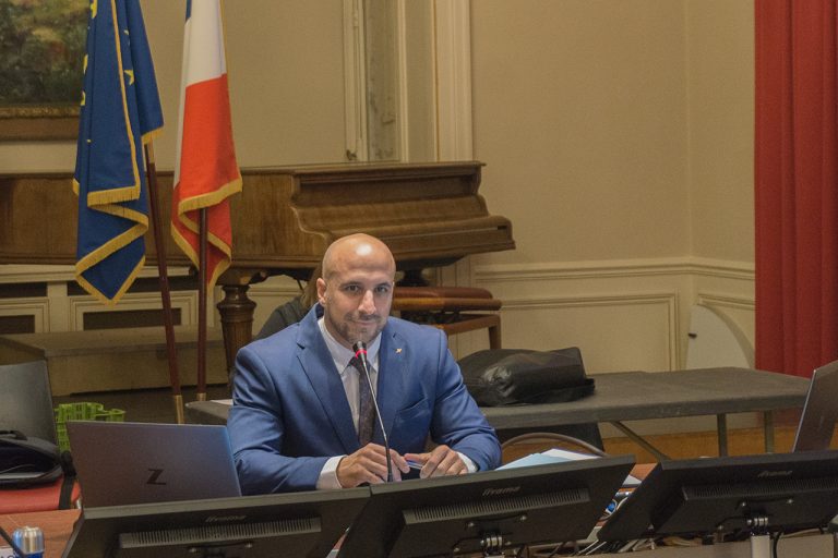 Municipales 2026 : Cédric Aoun l’emporte à Triel-sur-Seine face à Michel Berthomieu