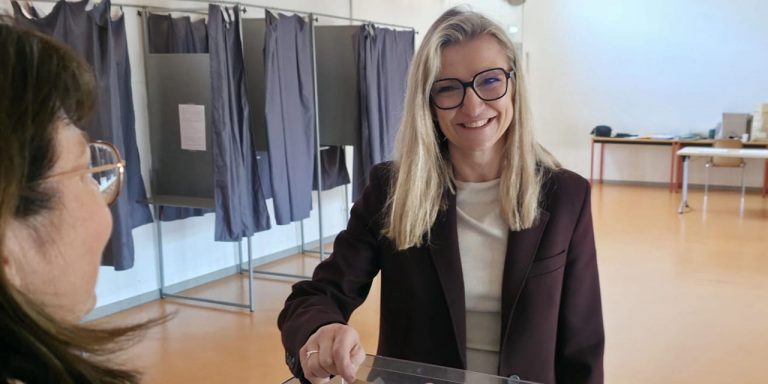 Municipales 2026 : À Aubergenville, Virginie Meunier succède à Gilles Lécole