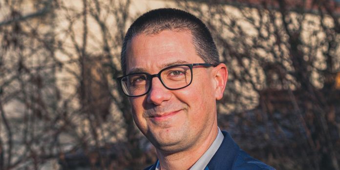 1280-julien-petit- Issou tout commence