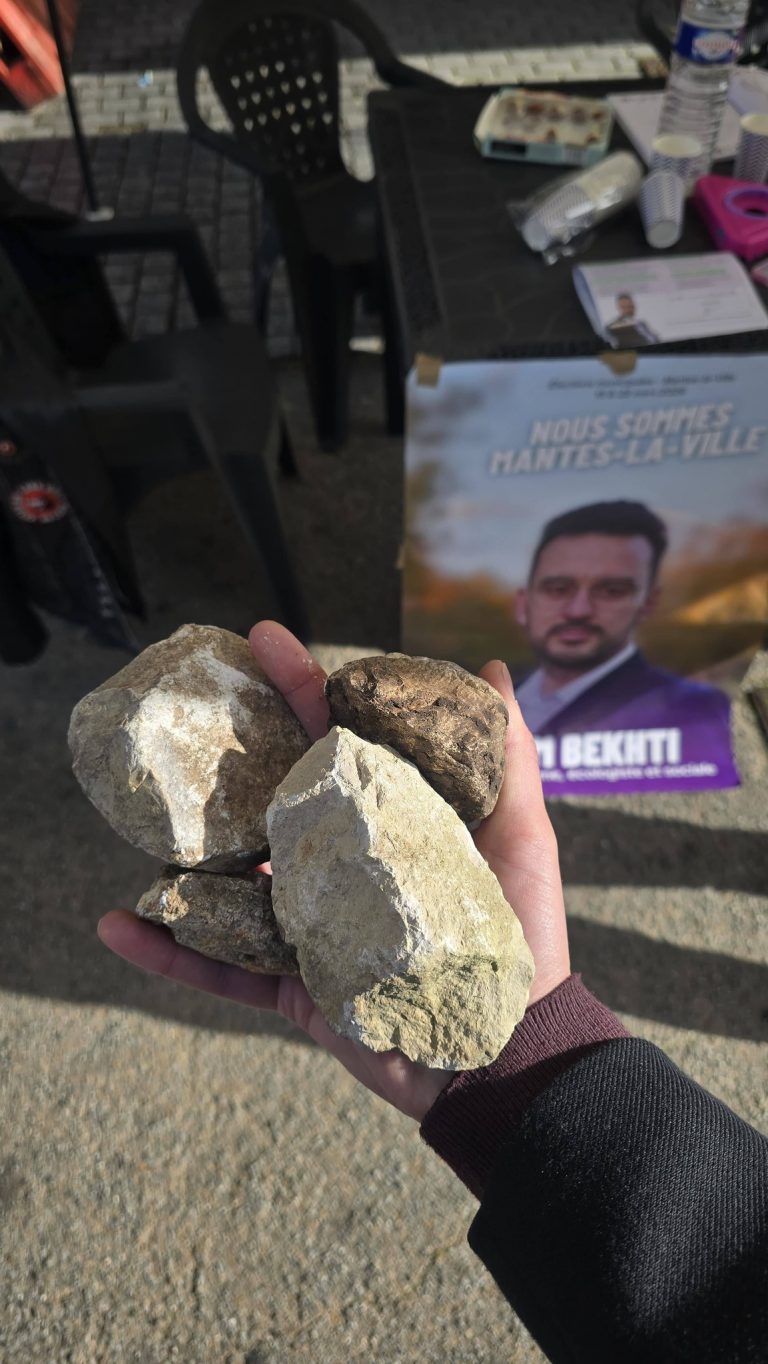 Un candidat à la Mairie visé par des jets de pierre