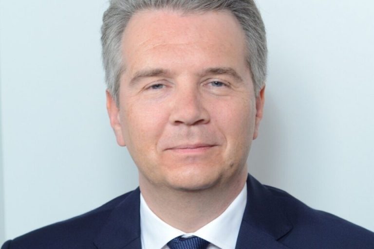 Un candidat se déclare dans les derniers instants