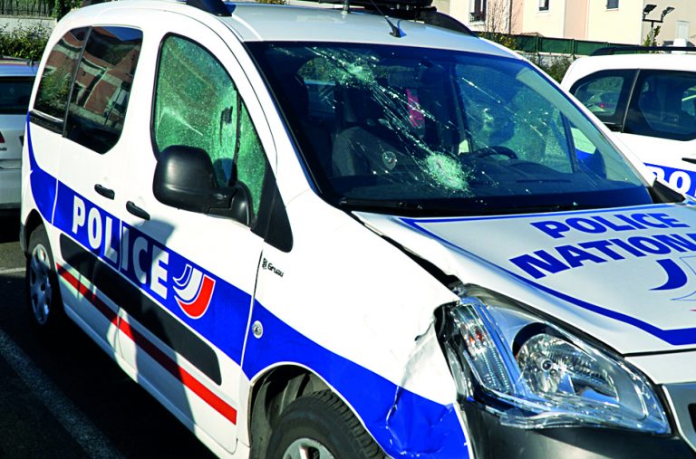 Des policiers tombent dans un guet-apens dans le quartier de la Vigne blanche