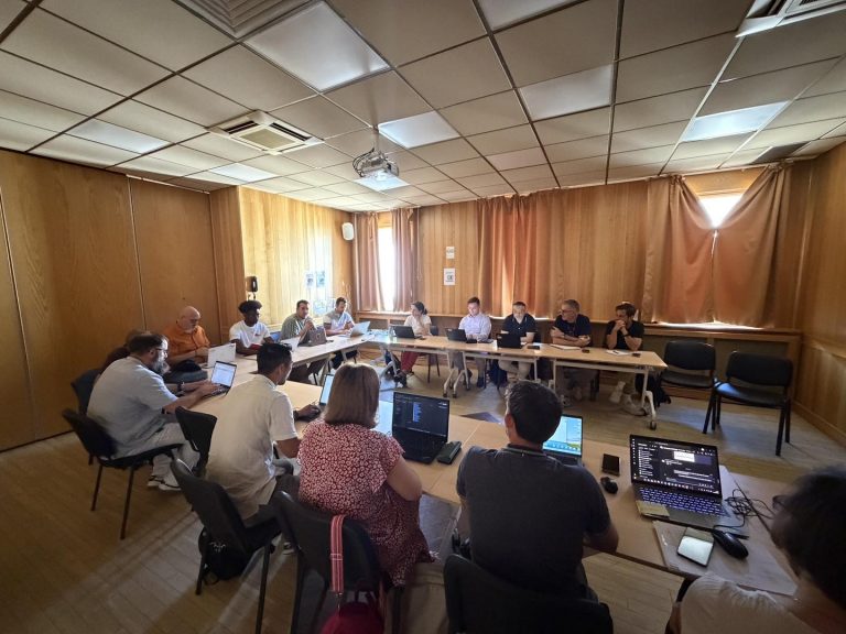 Armoires fibre dégradées : la Ville met les opérateurs face à leurs responsabilités